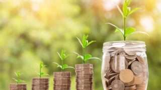 El dinero generalmente es una palabra polarizada por tanto es amada u odiada, y según la percepción que tengamos se comporta también su energía.